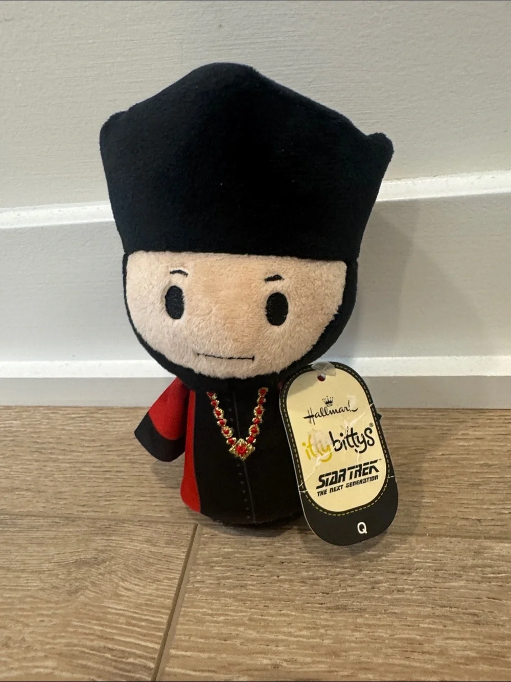 NWT Hallmark itty bittys Star Trek Q Plush - Black, Red, Cream